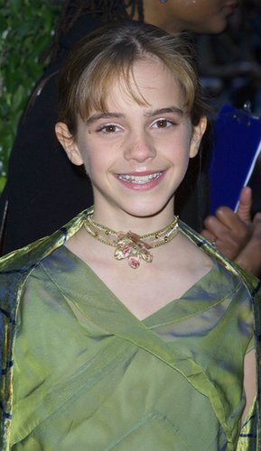 At the premiere of Harry Potter and the Sorcerer's Stone in 2001, Emma chose a frosted pink eye shadow look and glossy lips.
At the premiere of Harry Potter and the Sorcerer's Stone in 2001, Emma chose a frosted pink eye shadow look and glossy lips.