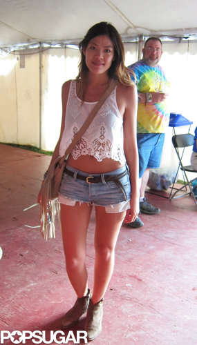 Jenoveve nailed the classic festival look with a sweet white crop top, cutoffs, and neutral-toned ankle boots.
Jenoveve nailed the classic festival look with a sweet white crop top, cutoffs, and neutral-toned ankle boots.