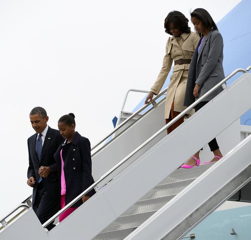Michelle Obama looked sophisticated in a Burberry trench coat while deplaning in Belfast.
Michelle Obama looked sophisticated in a Burberry trench coat while deplaning in Belfast.