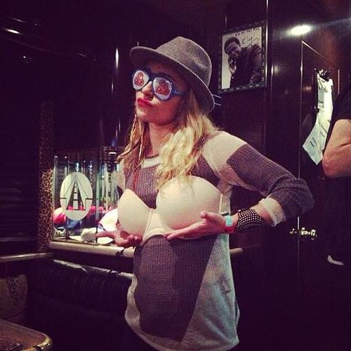 Hayden Panettiere goofed around on a tour bus during the Bonnaroo music festival in Tennessee.
Source: Twitter user haydenpanettier
Hayden Panettiere goofed around on a tour bus during the Bonnaroo music festival in Tennessee.
Source: Twitter user haydenpanettier