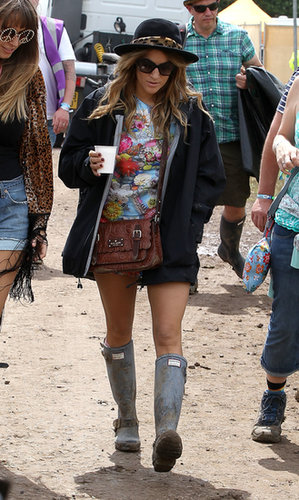 A spot of bright for UK TV presenter Caroline Flack came courtesy of a vividly printed tee.
A spot of bright for UK TV presenter Caroline Flack came courtesy of a vividly printed tee.