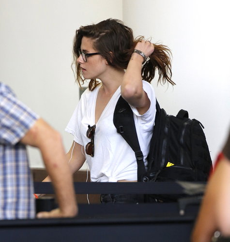 Kristen Stewart carried a black backpack.
Kristen Stewart carried a black backpack.