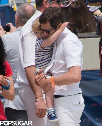 Guillaume Canet hugged his son, Marcel, in Monaco.
Guillaume Canet hugged his son, Marcel, in Monaco.