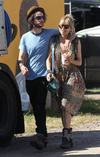 To take in a show with guy Tom Sturridge, Sienna Miller picked a boho floral silk dress from Topshop and studded motorcycle boots by Ash.
To take in a show with guy Tom Sturridge, Sienna Miller picked a boho floral silk dress from Topshop and studded motorcycle boots by Ash.