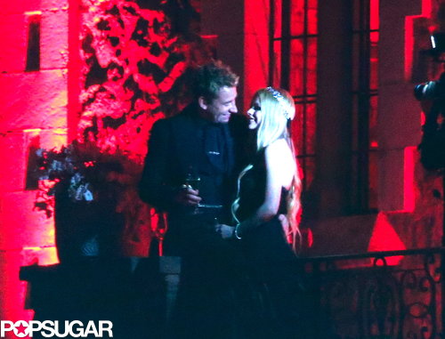 Avril Lavigne and Chad Kroeger smiled on the balcony.
Avril Lavigne and Chad Kroeger smiled on the balcony.