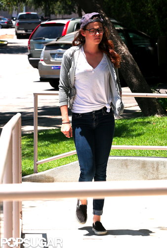 Kristen Stewart wore a white t-shirt in LA.
Kristen Stewart wore a white t-shirt in LA.