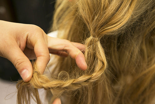 To hide the elastic, take a small section of hair from the ponytail and create a loose braid.
To hide the elastic, take a small section of hair from the ponytail and create a loose braid.