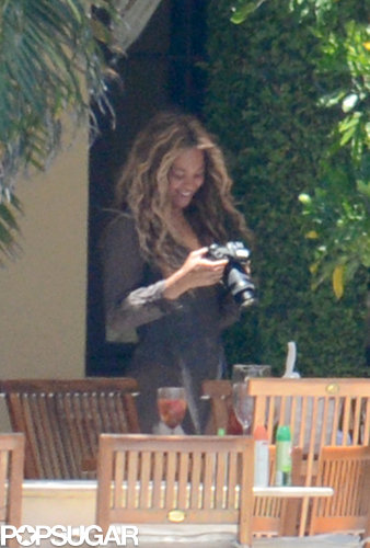 Exclusive: Beyoncé and Blue Ivy Relax Poolside in Miami! Exclusive: Beyoncé and Blue Ivy Relax Poolside in Miami!