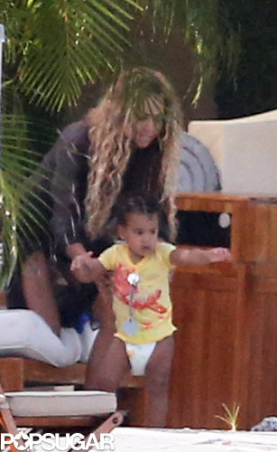 Exclusive: Beyoncé and Blue Ivy Relax Poolside in Miami! Exclusive: Beyoncé and Blue Ivy Relax Poolside in Miami!