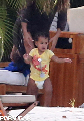 Exclusive: Beyoncé and Blue Ivy Relax Poolside in Miami! Exclusive: Beyoncé and Blue Ivy Relax Poolside in Miami!