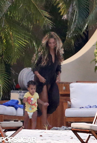 Exclusive: Beyoncé and Blue Ivy Relax Poolside in Miami! Exclusive: Beyoncé and Blue Ivy Relax Poolside in Miami!