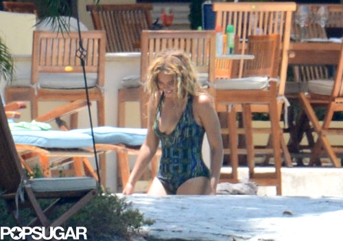 Exclusive: Beyoncé and Blue Ivy Relax Poolside in Miami! Exclusive: Beyoncé and Blue Ivy Relax Poolside in Miami!