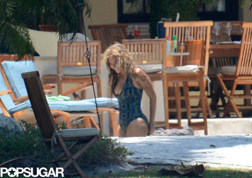 Exclusive: Beyoncé and Blue Ivy Relax Poolside in Miami! Exclusive: Beyoncé and Blue Ivy Relax Poolside in Miami!