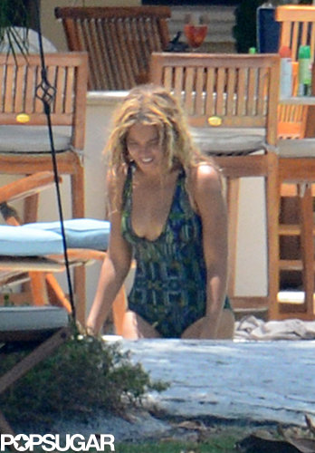 Exclusive: Beyoncé and Blue Ivy Relax Poolside in Miami! Exclusive: Beyoncé and Blue Ivy Relax Poolside in Miami!