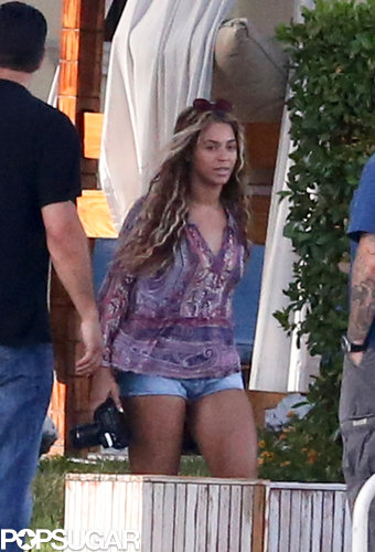 Exclusive: Beyoncé and Blue Ivy Relax Poolside in Miami! Exclusive: Beyoncé and Blue Ivy Relax Poolside in Miami!