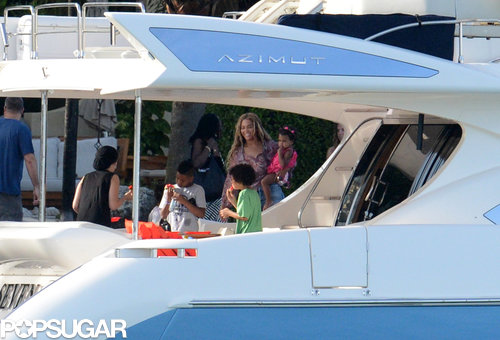 Exclusive: Beyoncé and Blue Ivy Relax Poolside in Miami! Exclusive: Beyoncé and Blue Ivy Relax Poolside in Miami!