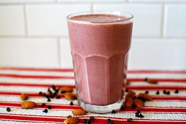 Chocolate Cherry Almond Smoothie Chocolate Cherry Almond Smoothie