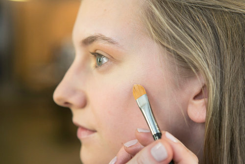 She used the same shimmering eye shadow to highlight the face along the cheekbones.
She used the same shimmering eye shadow to highlight the face along the cheekbones.