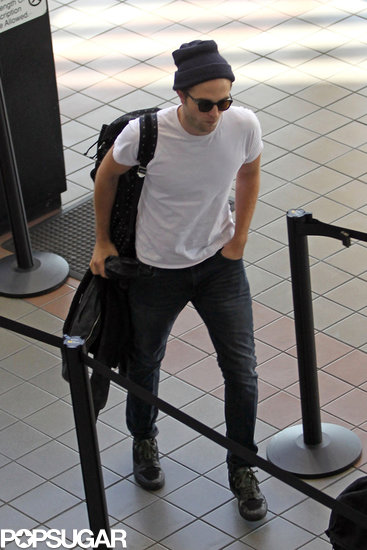 Robert Pattinson arrived at LAX to catch a flight.
Robert Pattinson arrived at LAX to catch a flight.