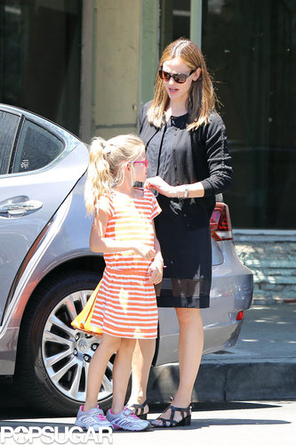 Jennifer Garner Takes Her Girls Out For Ice Cream Jennifer Garner Takes Her Girls Out For Ice Cream