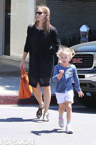 Jennifer Garner Takes Her Girls Out For Ice Cream Jennifer Garner Takes Her Girls Out For Ice Cream