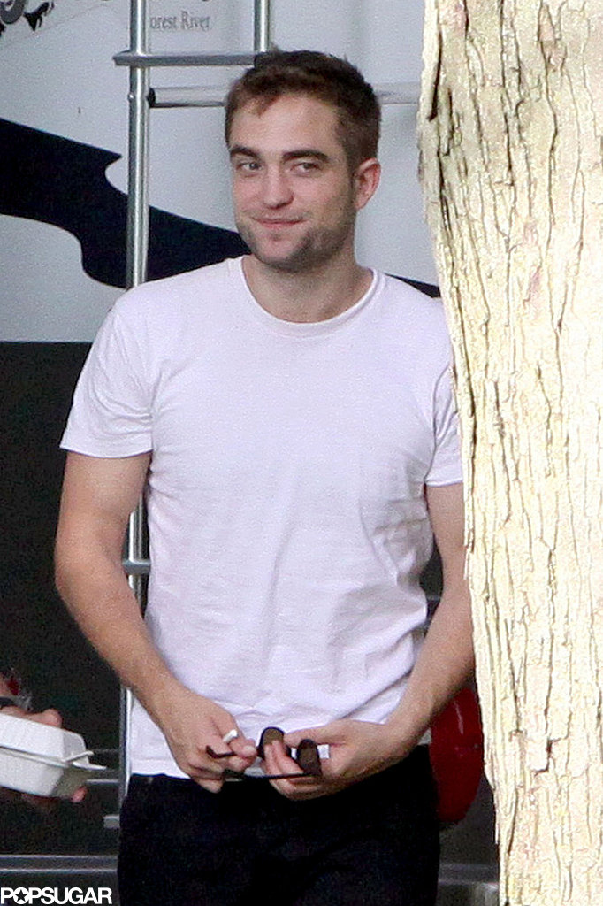 Robert Pattinson Smolders in the Toronto Heat Wave! Robert Pattinson Smolders in the Toronto Heat Wave!