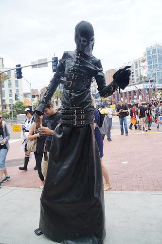 This tall superhuman cosplayer definitely caught our eye.
This tall superhuman cosplayer definitely caught our eye.