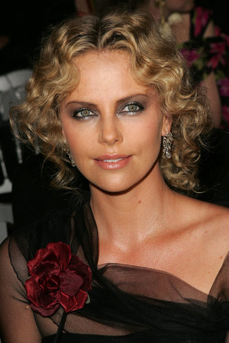 For Fall/Winter 2007 Paris Haute Couture Fashion Week, Charlize chose a full-on drama ensemble, coupling a metallic smoky eye with a curly, Parisian-chic undone updo.
For Fall/Winter 2007 Paris Haute Couture Fashion Week, Charlize chose a full-on drama ensemble, coupling a metallic smoky eye with a curly, Parisian-chic undone updo.