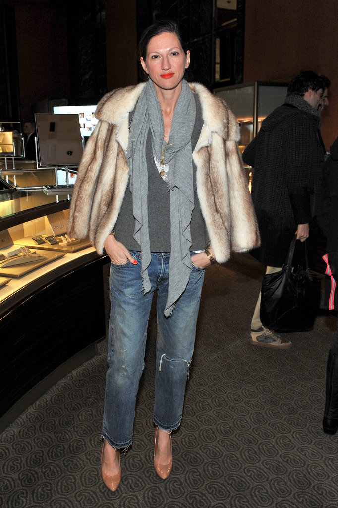 Again, her baggy jeans get capped off with a touch of luxury thanks to a fur jacket.
Again, her baggy jeans get capped off with a touch of luxury thanks to a fur jacket.