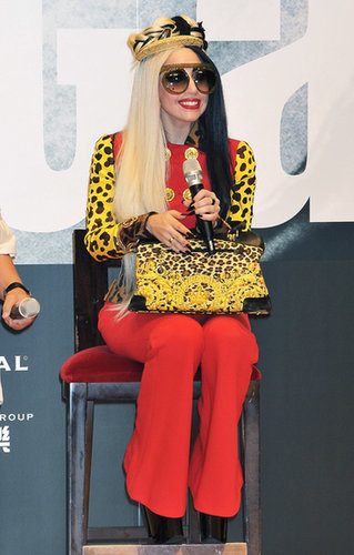 Another vintage look rocked by Gaga: Gianni Versace Atelier from the Summer 1992 collection.
Another vintage look rocked by Gaga: Gianni Versace Atelier from the Summer 1992 collection.