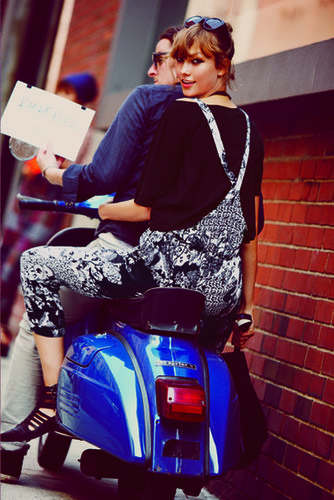 Karlie Kloss photographed by Anna Palma.
Photo courtesy of Free People
Karlie Kloss photographed by Anna Palma.
Photo courtesy of Free People