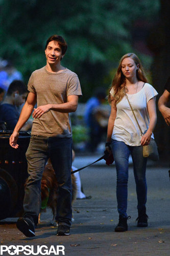Justin Long Plants a Kiss on Amanda Seyfried — and Her Dog Finn! Justin Long Plants a Kiss on Amanda Seyfried — and Her Dog Finn!