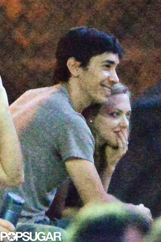 Justin Long and Amanda Seyfried spent a romantic evening in the park.
Justin Long and Amanda Seyfried spent a romantic evening in the park.