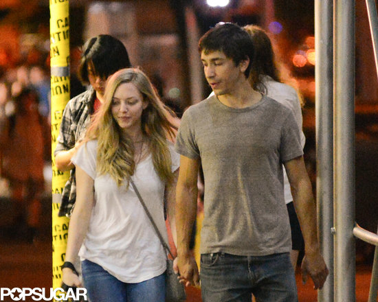 New couple Amanda Seyfried and Justin Long held hands for a romantic stroll in NYC.
New couple Amanda Seyfried and Justin Long held hands for a romantic stroll in NYC.