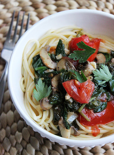 Spaghetti With Spinach in a White Wine Garlic Sauce Spaghetti With Spinach in a White Wine Garlic Sauce