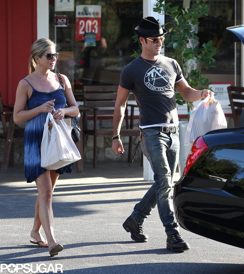 Jennifer and Justin Beat the Heat With a Shopping Stop Jennifer and Justin Beat the Heat With a Shopping Stop