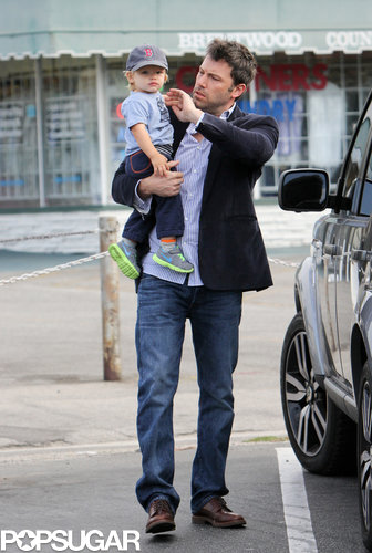 Ben Affleck helped Samuel with his hat.
Ben Affleck helped Samuel with his hat.