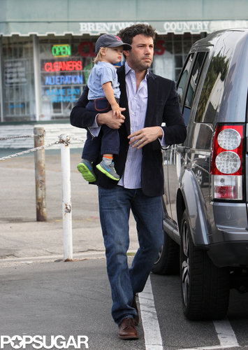 Ben Affleck Suits Up For Daddy Duty as Jennifer Garner Heads Home Ben Affleck Suits Up For Daddy Duty as Jennifer Garner Heads Home