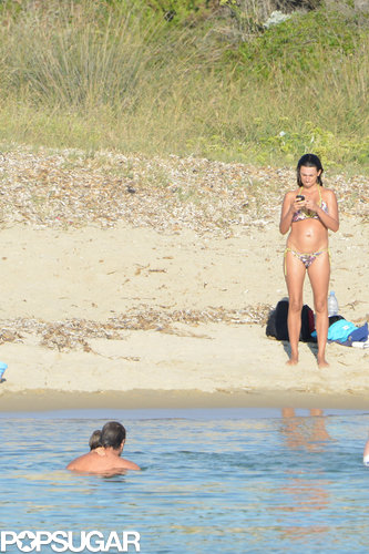 Penélope Cruz Brings Her Hot Bikini Body and New Baby to the Beach! Penélope Cruz Brings Her Hot Bikini Body and New Baby to the Beach!