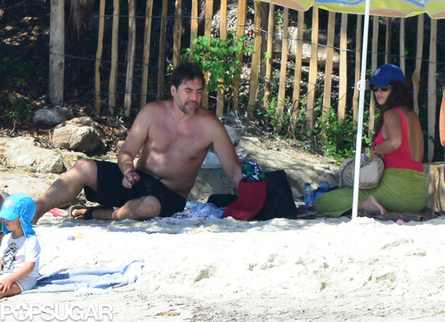 Penélope Cruz Brings Her Hot Bikini Body and New Baby to the Beach! Penélope Cruz Brings Her Hot Bikini Body and New Baby to the Beach!