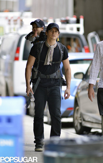 Orlando Bloom walked around NYC with his son, Flynn.
Orlando Bloom walked around NYC with his son, Flynn.
