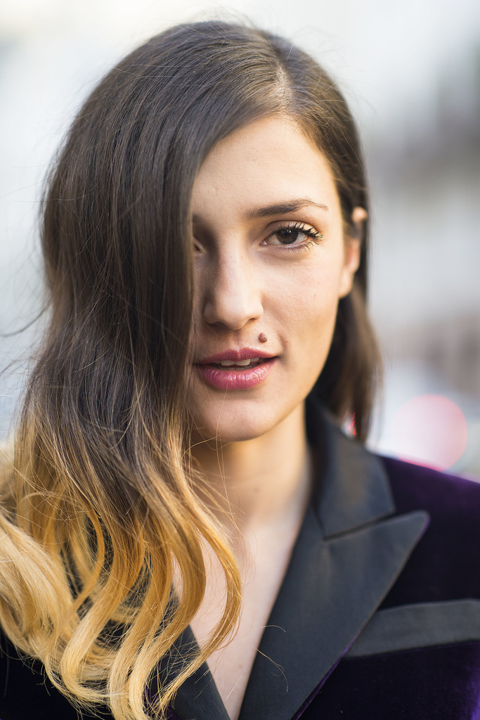 The ombré dye job and deep side part on this woman are a gorgeous mix of modern and vintage.
Source: Le 21ème | Adam Katz Sinding
The ombré dye job and deep side part on this woman are a gorgeous mix of modern and vintage.
Source: Le 21ème | Adam Katz Sinding
