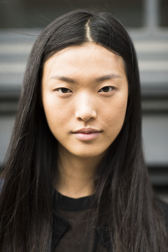 An imperfect middle part keeps this look cute and casual.
Source: Le 21ème | Adam Katz Sinding
An imperfect middle part keeps this look cute and casual.
Source: Le 21ème | Adam Katz Sinding