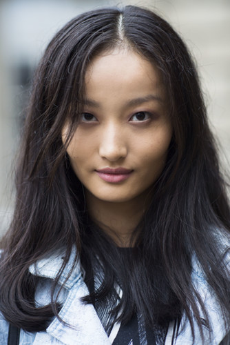 Minimal makeup plus a soft blowout equals beauty perfection any day of the week.
Source: Le 21ème | Adam Katz Sinding
Minimal makeup plus a soft blowout equals beauty perfection any day of the week.
Source: Le 21ème | Adam Katz Sinding
