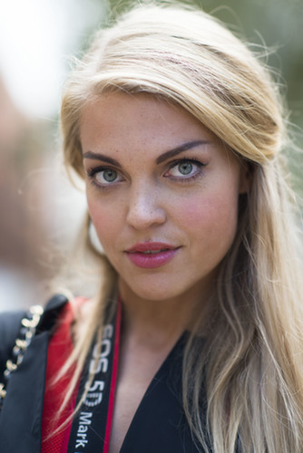 Penciled-in brows and a hint of pink on the lips are reminiscent of the '90s . . . in the best possible way.
Source: Le 21ème | Adam Katz Sinding
Penciled-in brows and a hint of pink on the lips are reminiscent of the '90s . . . in the best possible way.
Source: Le 21ème | Adam Katz Sinding