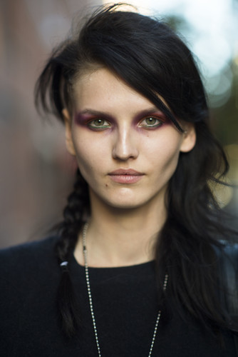 How incredible is this woman's eye shadow? The braids added some extra edge to her overall look.
Source: Le 21ème | Adam Katz Sinding
How incredible is this woman's eye shadow? The braids added some extra edge to her overall look.
Source: Le 21ème | Adam Katz Sinding