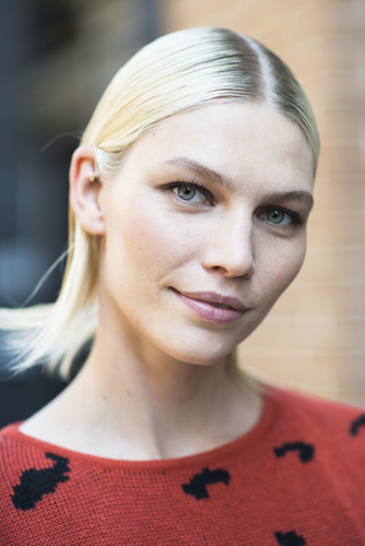 A simple cat eye and pink lips offset this woman's dramatic hair flawlessly.
Source: Le 21ème | Adam Katz Sinding
A simple cat eye and pink lips offset this woman's dramatic hair flawlessly.
Source: Le 21ème | Adam Katz Sinding