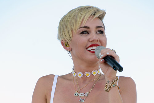 Miley Cyrus Cries on Stage During Her First Post-Breakup Appearance Miley Cyrus Cries on Stage During Her First Post-Breakup Appearance