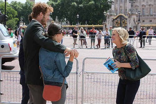 Leslie takes her co-workers to London with her when she wins a prestigious award.
Leslie takes her co-workers to London with her when she wins a prestigious award.