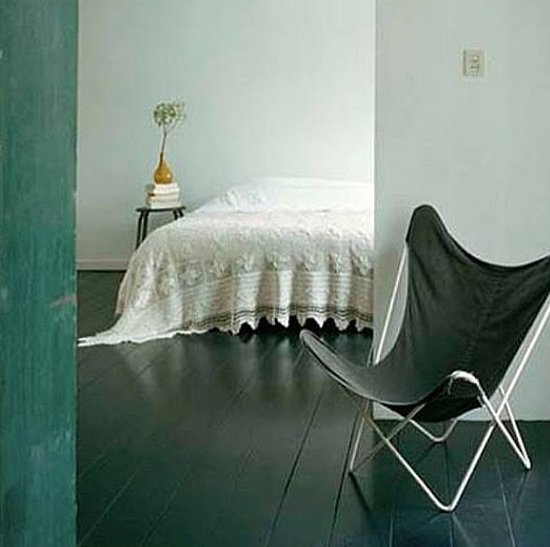 The white powder coated frame on this butterfly chair ties it to the lace bedspread.
Source: Instagram user myhuntergatherer
The white powder coated frame on this butterfly chair ties it to the lace bedspread.
Source: Instagram user myhuntergatherer
